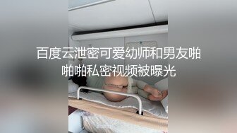 酒店女厕全景偷拍高跟美少妇的多毛小黑鲍