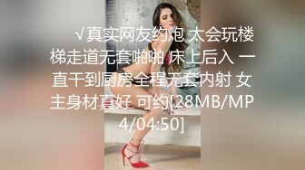 ⚫️⚫️坑神潜入大学校园，女厕全景偸拍，课间络绎不绝的学生妹方便，浑圆的大美臀像是坐在镜头上一样