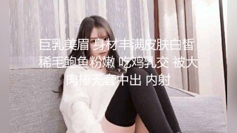 咖啡店女厕全景偷拍美女尿尿??居然还有美女在自摸