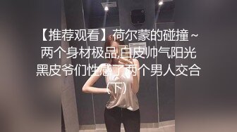 北方妹子家里有点冷，全裸在被窝中手指特写掰鲍鱼蝴蝶逼很红