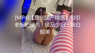 邪恶的房东浴室暗藏摄像头 偷拍几位美女租客洗澡洗鲍鱼 (1)