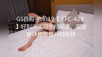 校园霸凌扒光女同学衣服用吸管插入她的逼,还和男生打视频通话,说这里面有奶茶,让男生过来吸