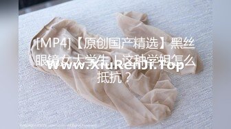 【强烈推荐绿帽淫妻】极品反差九头身网红女神『Mcre』高价VIP群私拍 极品丰臀 三穴全开 高清1080P原版 (2)