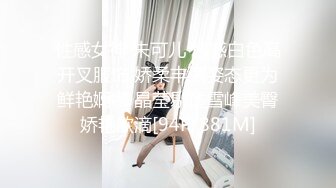 高颜值青春大学美眉