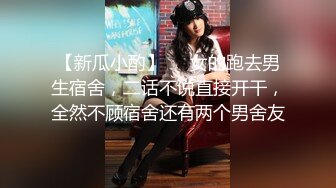 美娇妻趴沙发边玩手机边吃屌啪啪