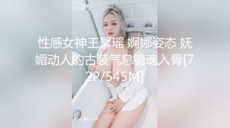 某酒吧女厕偷拍 前台服务员无毛光滑的小穴