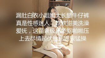 【新片速遞 】 办公楼女厕全景厕拍黑皮衣漂亮的卷发少妇❤️大片的阴毛基本被磨秃了[165M/MP4/01:30]