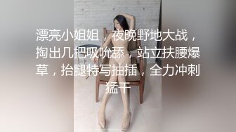 大神尾随偷拍美女裙底??浅蓝包臀裙配反差粉内还露毛.贴着美女脸拍透明蕾丝骚内美女换装秀穿了4套裙子全被抄