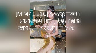 深夜昏暗的小酒吧几个小混混把坐台女灌醉了用酒瓶插B