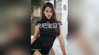 双马尾萌妹道具自慰，撩起衣服乳夹道具玩弄，厕所马桶上自摸无毛