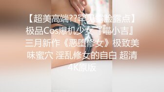 风骚的良家少妇小奶妈，跟狼友互动撩骚激情大秀直播，奶子不大奶水不少一挤都喷啊