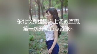 变态屌丝男躲在公园女厕尾随偷窥美女尿尿捡起人家刚换下的姨妈巾研究一番