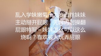 00后清纯反差少女『LT软软兔』 逛街露出差点被大叔发现，洗手间翘起翘臀让哥哥后入