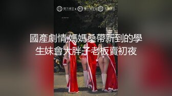 清纯小妹全程露脸伺候小哥的大鸡巴，用鸡巴敲奶子深喉主动上位抽插浪叫呻吟，让小哥揉奶子拍着屁股后入爆草