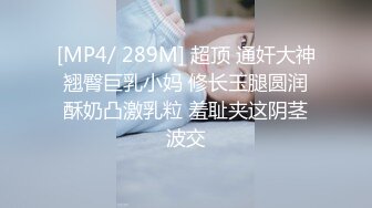 黑客破解家庭摄像头偷拍❤️午休媳妇上厕所回来被老公拔下裤子干炮儿子在旁边睡得跟死狗似的