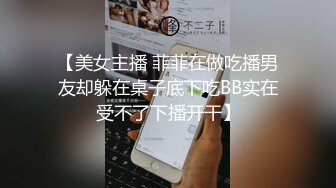 眼镜胖哥约身上满是纹身兼职小妹，我看看你屁股上的纹身，翘起屁股扣穴，骑乘大白屁股一上一下，中场休息完再来一炮