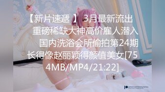 [MP4/ 373M] 黑客破解家庭摄像头偷拍 夫妻寻刺激在厨房地板做爱被房间出来准备上厕所的女儿撞到当场社死尴尬的缩回房间