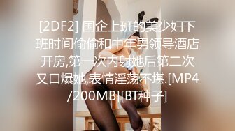 《极品反差淫妻泄密》真实骚妻纯男人肉便器！推特网红顶级绿帽奴淫妻5年路程【超辣】私拍，按摩 炮机 露出 SM调教 (17)