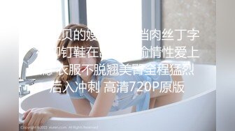 大学澡堂子花重金雇打扫卫生的阿姨偷拍多位漂亮女生洗澡