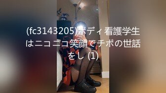 (fc3143205)ボディ看護学生はニコニコ笑顔でチポの世話をし (1)