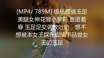 【自整理】痴迷于自慰抠逼的骚母狗，整日在家里玩假鸡巴舔脚，哪位屌大的堂友去解救一下！【188V】 (36)