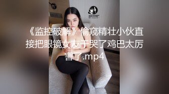 小哥会所享受大奶技师的莞式服务，水床精油SPA按摩，大奶子全身漫游蹭得好痒，又给口又给舔让吃奶子还让草