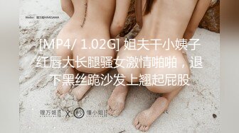 【12月新品】，推特上的极品女S【阿姨大人是总攻】假屌爆插，丝袜足交榨精，排插调教，后入男M，花样繁多 (1)