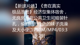 《表哥扶贫站街女》胖表弟洗浴会所嫖妓搞了两个手法不错的少妇女技师