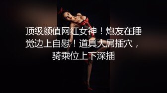 很卡哇伊的水灵灵眼睛巨乳小美女，声音甜甜的，漏出两只酥酥的大白兔，两只肥嘟嘟的手揉奶自慰小淫穴，木耳厚厚滴！