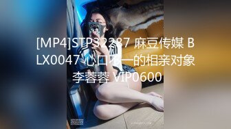 ⚫️⚫️精品露脸网红！万人求购OF眼镜反差婊【糖果可乐】订阅私拍，被个挫男各种蹂躏啪啪，好菜让猪拱