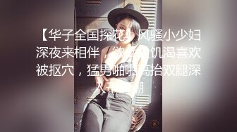 清纯妹子露脸道具自慰特写粉穴蝴蝶逼，淫水很多给男友口交，勾引男友