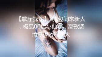 抽插女仆装少妇，舔着手指被操。