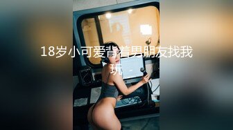 性感内衣的热红发女孩骑着公鸡和甜蜜的呻吟