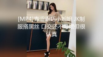 办公大楼女厕全景偷拍公司两位美女的的鲜美嫩鲍鱼