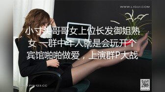 商场女厕刁钻角度偷窥背带裤美女的无毛小嫩鲍