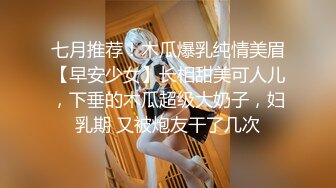 夸张萝莉动漫装扮女孩撅起屁股脱掉内内手指头就是扣深喉之后插入阴道内射