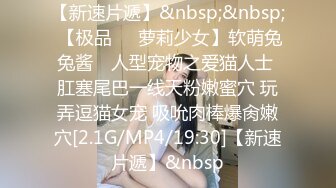 [B2E8] 三男两女居家乱交Party,俩小母狗翘着蜜桃臀等待大J8的进入,场面疯狂,呻吟声不断