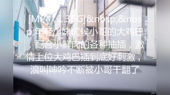 校园全景后拍女同学下课后蜂拥来上厕所,每个鲍鱼都是鲜嫩欲滴的粉红色