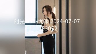 [MP4/ 1.87G] 轻熟女姐妹组合露脸激情4P伺候年轻小哥哥，让小哥吃奶子交大鸡巴，黑丝情趣互动抽插