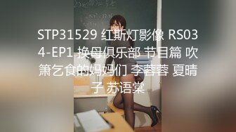 [MP4/ 781M] 淫娃女友黑丝情趣全程露脸跟狼友发骚互动，主动扒下男友的裤衩舔弄大鸡巴吸蛋蛋