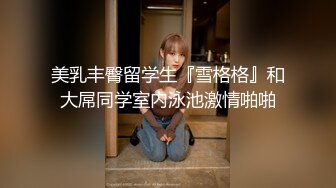 ❤️❤️小骚B一个，颜值身材在线，外表甜美大奶，细腰美臀，背上纹身，无毛骚穴，震动棒玩弄，让人欲罢不能