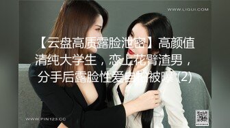 ❤️❤️红唇妖艳两个小姐姐，被玩穴调教，假屌磨蹭骚穴，淫水直流，扩阴器特写，搞的骚穴湿哒哒