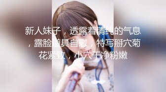 《极品CP魔手外购》美女如云餐饮店大神躲藏女厕逼脸同框偸拍数位小姐姐方便，被一个美女发现翻车了还好没有推门吓尿了 (13)