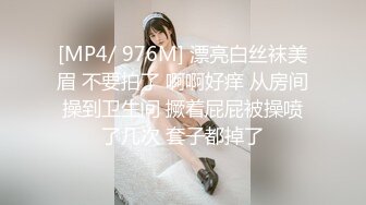 8月果贷！00年美乳白虎妹《李鈺芬》展示阴道收缩力 狂撸一万抵押