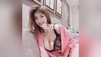 [MP4]幸福老哥和童颜大奶两个00后嫩妹双飞JQ啪啪，三人舔奶摸逼特写骑乘抽插晃动美乳操完道具继续玩