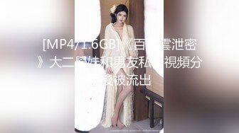 看样子估计是媳妇跟婆婆解闷